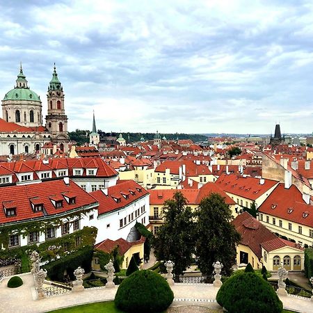 At The Blue Lion & Parking Assistance Apartment Prague Exterior photo